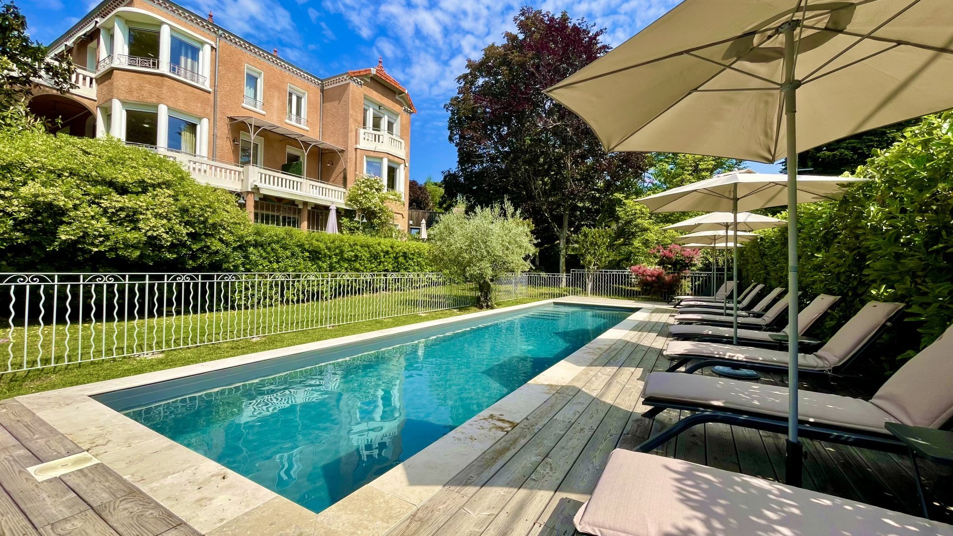 facade Villa et piscine